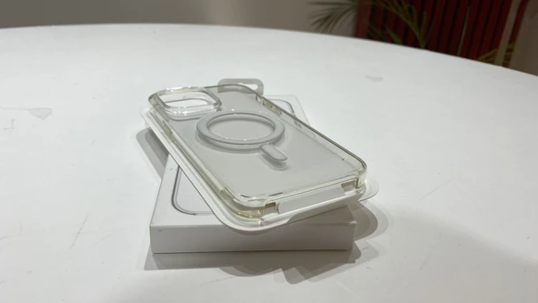 iPhone 14 Pro Max Şeffaf Kılıf ve MagSafe