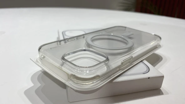 MT203ZM/A iPhone 15 için MagSafe özellikli Kılıf - Şeffaf