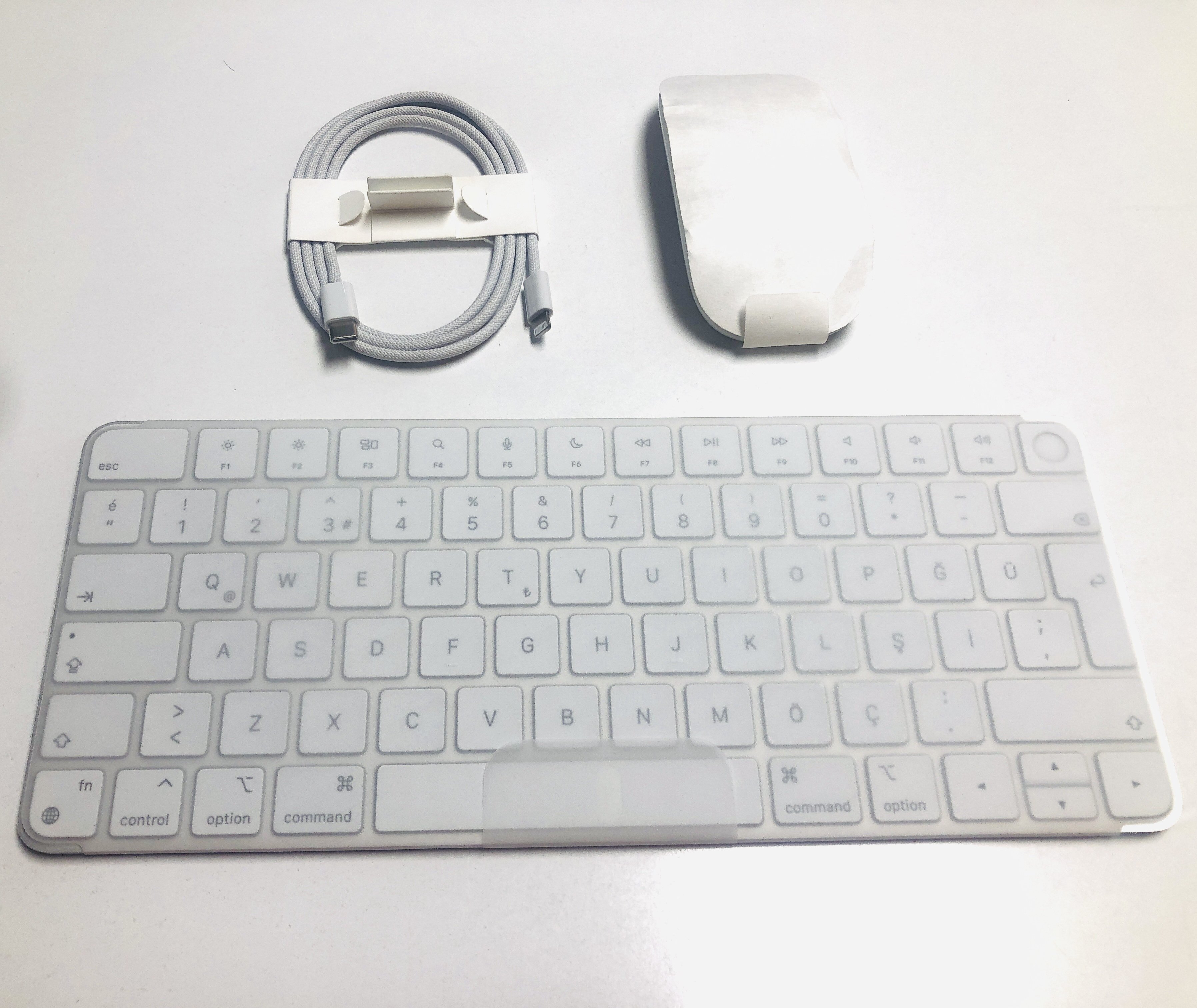 Apple Touch ID Özellikli Klavye+Magic 2 Şarjlı Mouse Seti-Beyaz