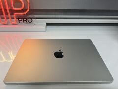 MacBook Pro 14 inç 2023 M3 16GB RAM 512GB SSD Gümüş A Kalite