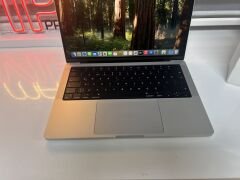 MacBook Pro 14 inç 2023 M3 16GB RAM 512GB SSD Gümüş A Kalite