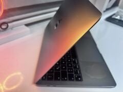 MacBook Pro 13 inç 2020 M1 16GB RAM 512GB SSD Uzay Grisi A Kalite