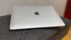 MACBOOK AİR 13 inç 2020 M1 8CPU-7GPU 8GB RAM 256GB SSD 43 Devir