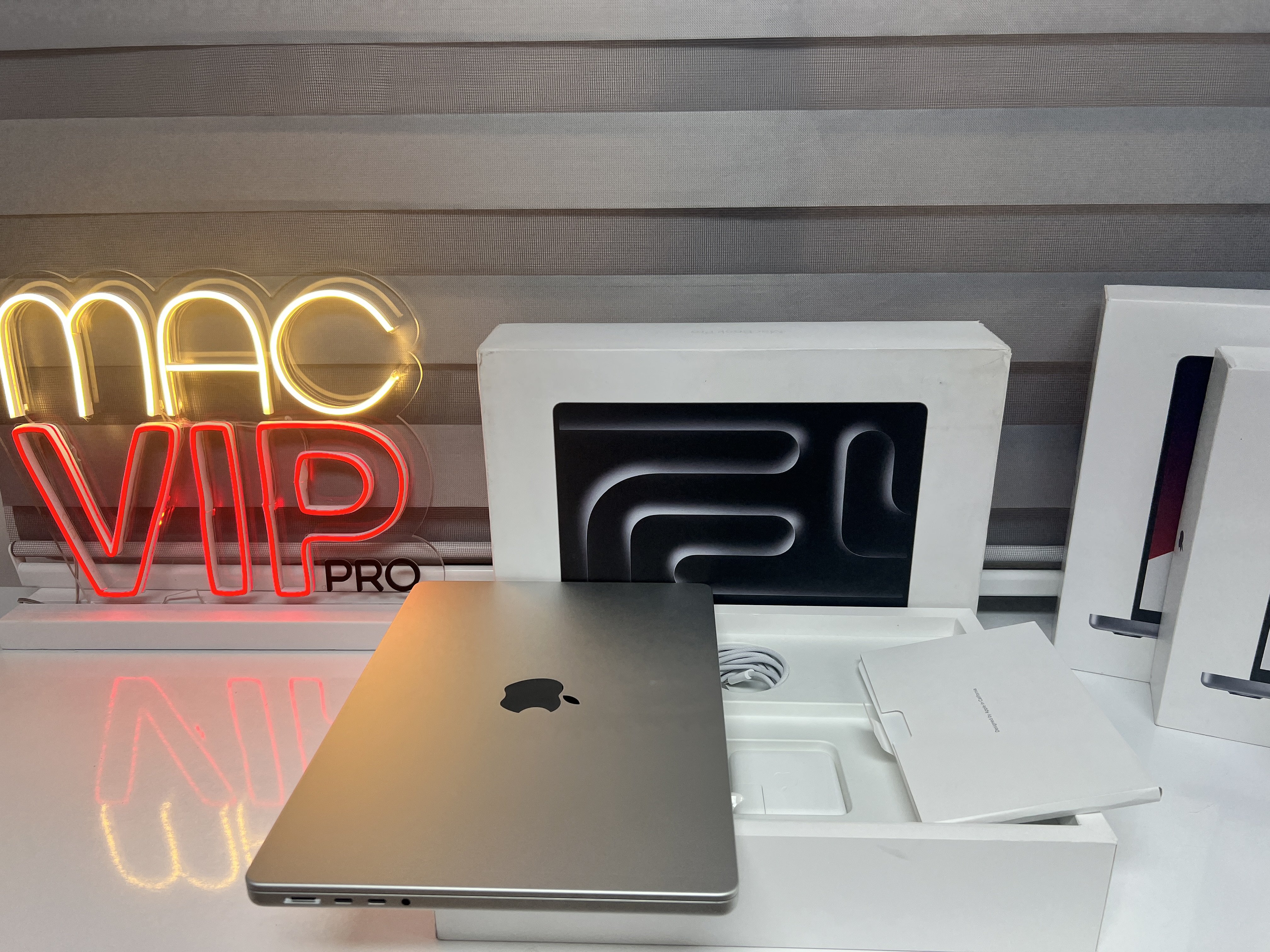 MACBOOK PRO 14 inç 2023 M3 16GB RAM 512GB SSD (A2918)