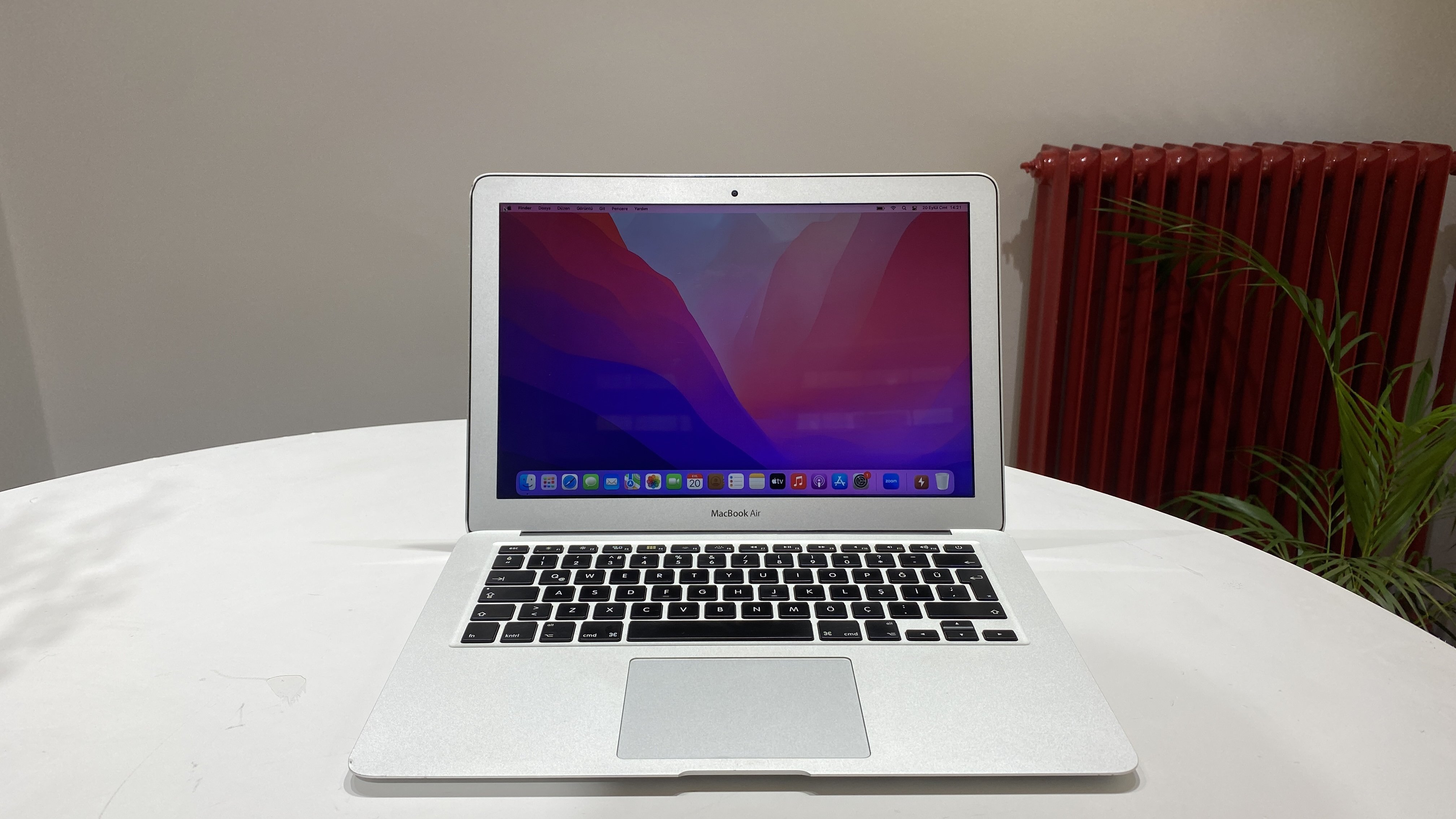 MACBOOK AİR 13 inç 2017 1.6GHZ İ5 8GB RAM 128GB SSD