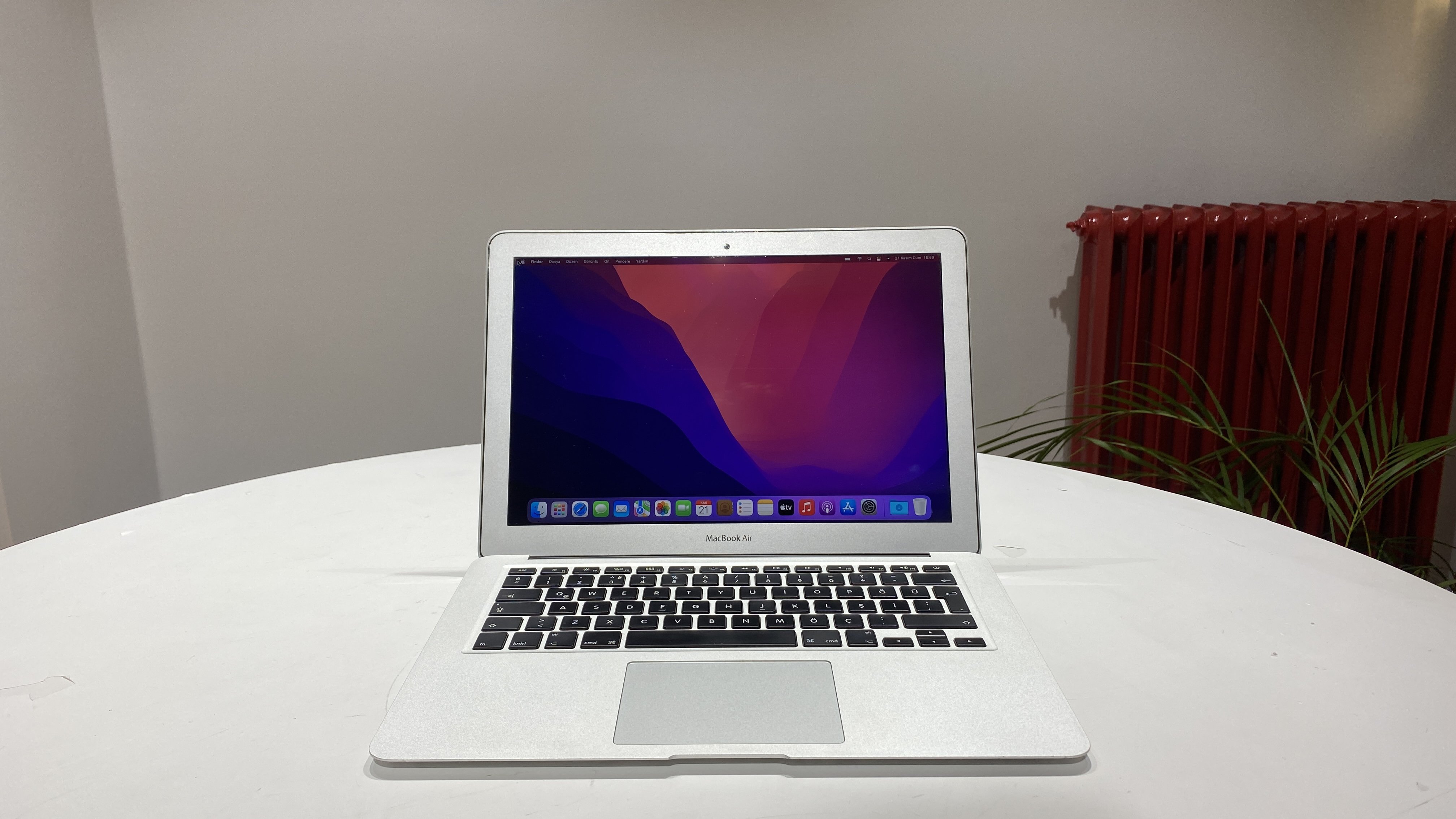 MACBOOK AİR 13 inç 2017 1.8GHZ İ5 8GB RAM 128GB SSD