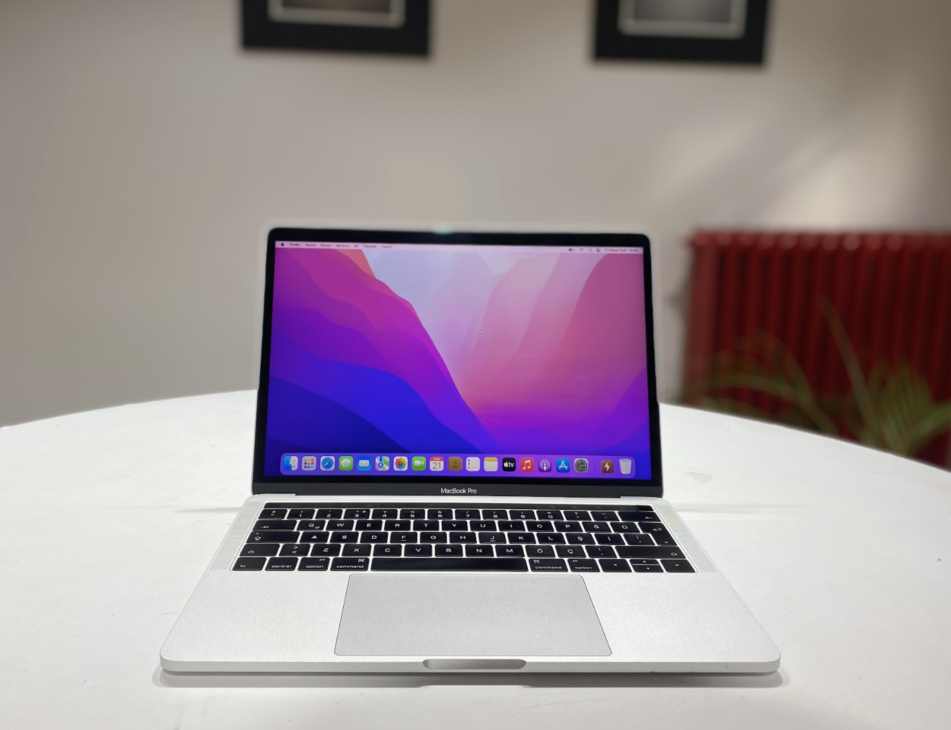 MacBook Pro Retina 13 İnç 2016 Touch Bar i5 2.9GHz 8GB RAM 256GB SSD Apple Notebook