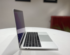 MacBook Pro Retina 13 İnç 2016 Touch Bar i5 2.9GHz 8GB RAM 256GB SSD Apple Notebook