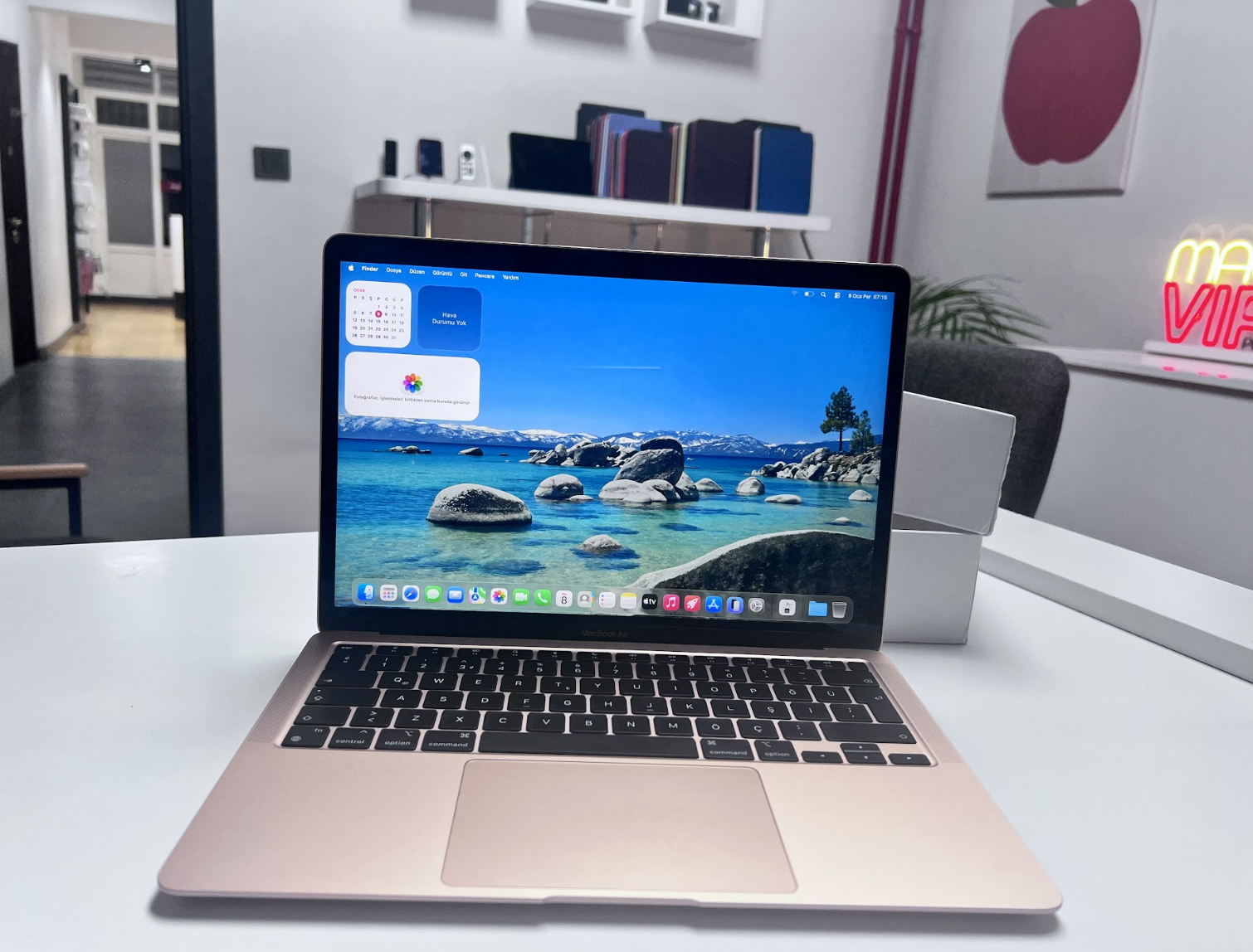 MACBOOK AİR 13 inç 2020 M1	8CPU, 7GPU, 8GB RAM, 512GB SSD A2337