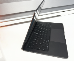 MacBook Pro 14 inc M5 10CPU 10GPU 16GB 1TB Uzay Siyahı MDE14TU/A - Sıfır ayarında Outlet