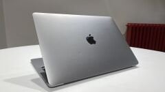 MACBOOK AİR 13 inç 2020 M1 8GB RAM 256GB SSD UZAY GRİSİ - TEŞHİR