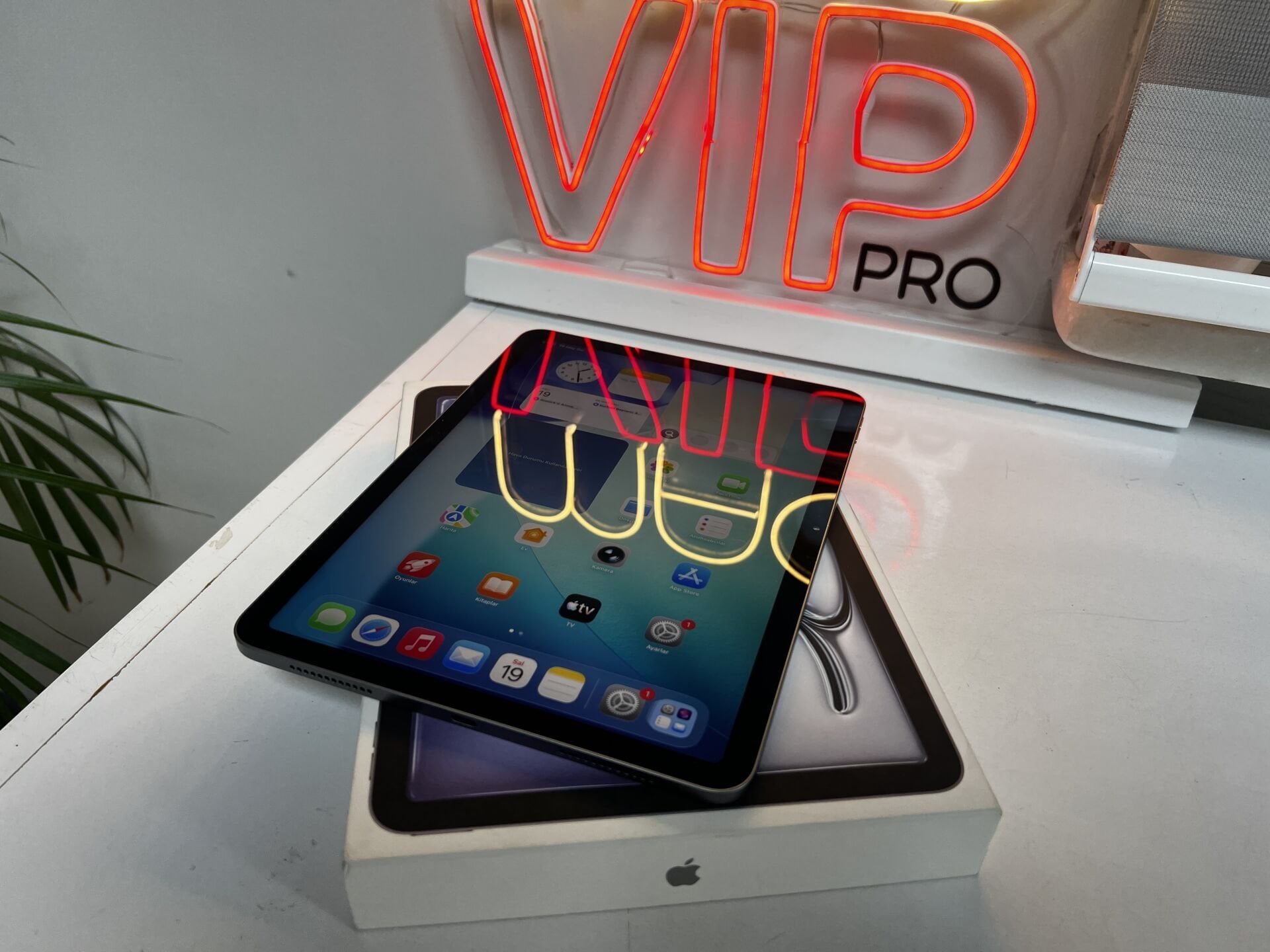 IPAD AIR 11 INC 6 NESIL M2 128GB WIFI UZAY GRISI SIFIR AYARINDA