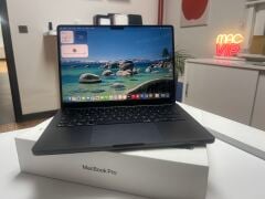 MacBook Pro 14 inç M5 10CPU 10GPU 24GB RAM 1TB SSD Uzay Siyahı - TEŞHİR