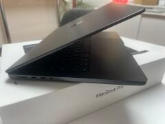 MacBook Pro 14 inç M5 10CPU 10GPU 24GB RAM 1TB SSD Uzay Siyahı - TEŞHİR