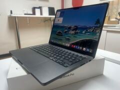 MacBook Pro 14 inç M5 10CPU 10GPU 24GB RAM 1TB SSD Uzay Siyahı - TEŞHİR
