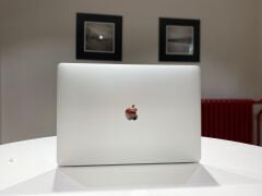 MACBOOK PRO 15 inç 2017 2.8GHZ İ7 16GB RAM256GB SSD 2GB GPU