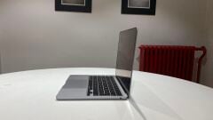 MacBook Air 13 M2 8CPU 8GPU 8GB RAM 256GB SSD Uzay Grisi (Full Kutulu)