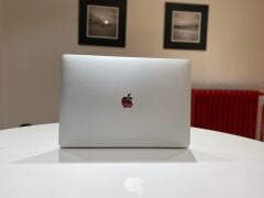 MacBook Pro 15 2017 i7 2.8GHz / 16GB RAM / 512GB SSD / 2GB GPU Gümüş